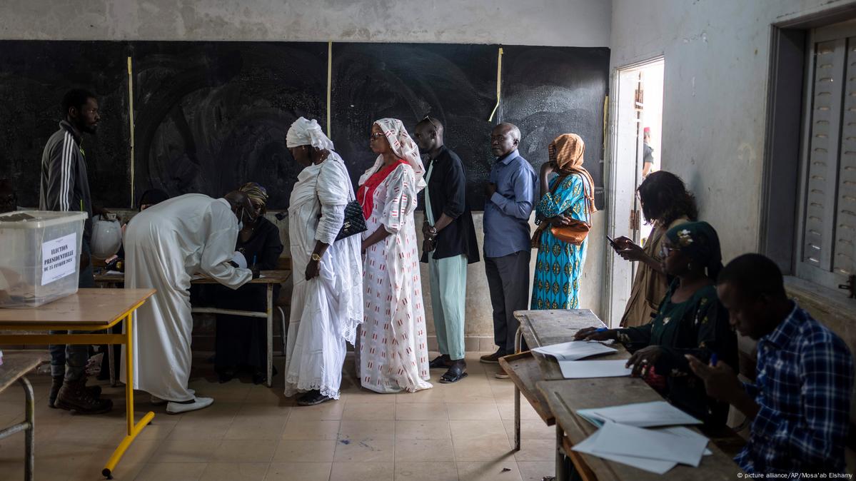 Senegal Votes In Presidential Election To Replace Macky Sall – DW – 03 ...