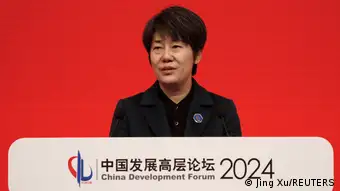 图为中国商务部副部长郭婷婷25日在中国发展高层论坛致词。