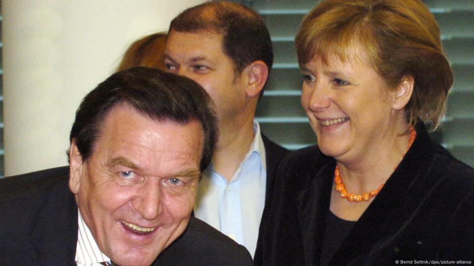 Gerhard Šreder i Angela Merkel, 10.11.2005. pred početak koalicionih pregovora koji su bili uspešni.