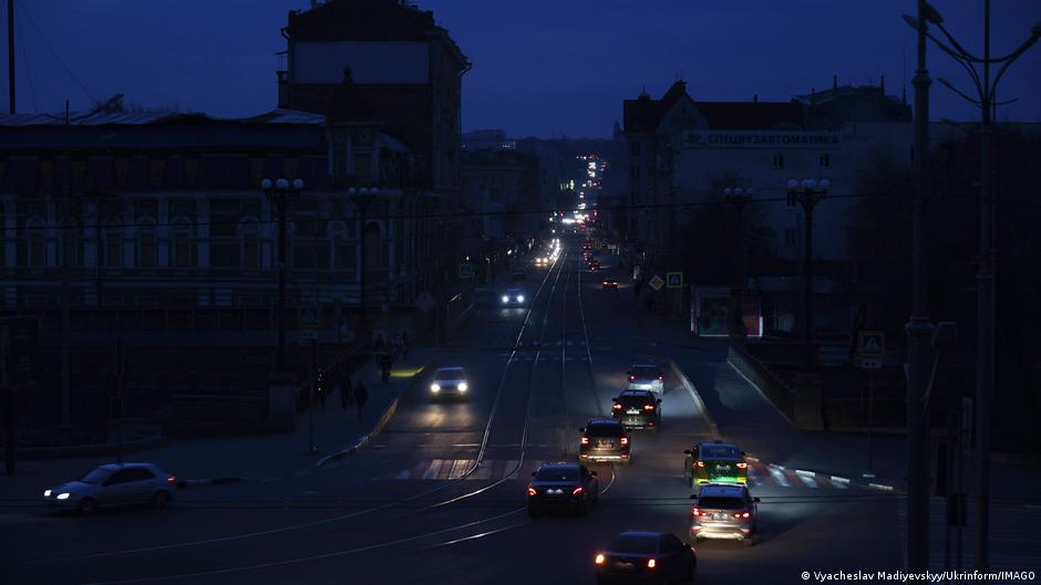 7 грудня в Україні значно більше відключатимуть електрику – DW – 06.12.2025