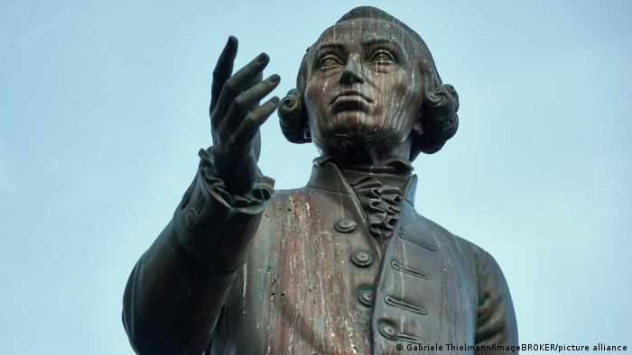 Estátua de Kant em Kaliningrado