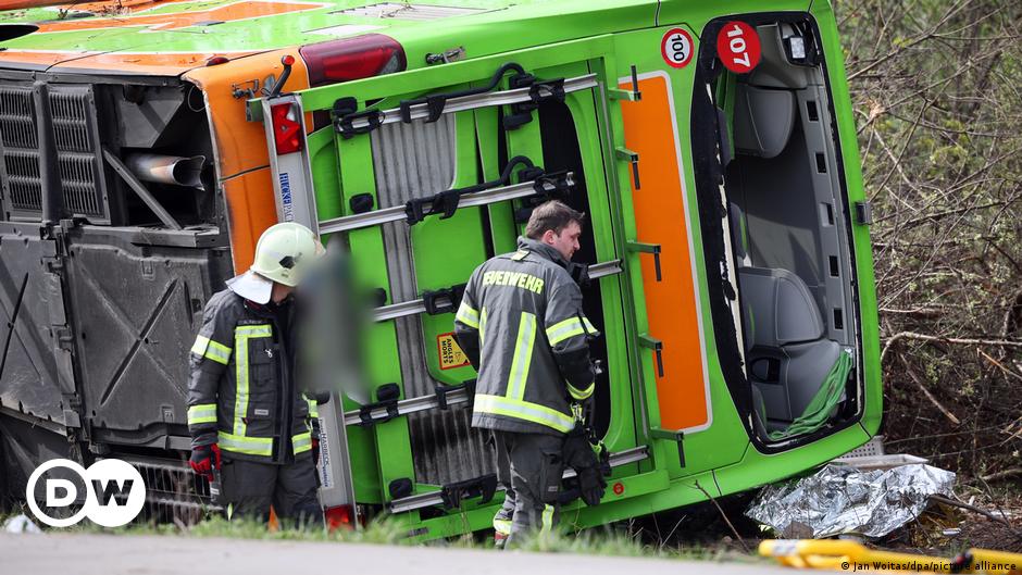 Several killed in a Flixbus crash on the highway – DW – 03/27/2024