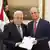 Палестинскиот претседател Махмуд Абас (лево) и новиот палестински премиер Мохамед Мустафа