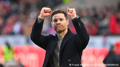 Xabi Alonso bleibt Trainer bei Bayer Leverkusen