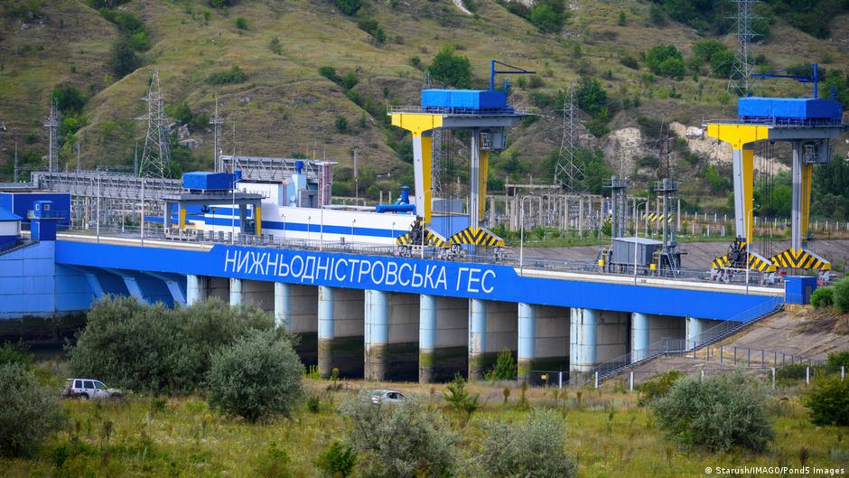 Ukraine updates: Russia strikes damage power plants