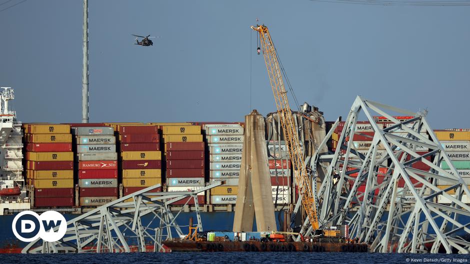 Baltimore bridge collapse: Huge crane arrives for cleanup – DW – 03/29/2024