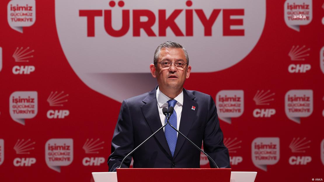 Ο πρόεδρος του αντιπολιτευόμενου κόμματος CHP, Οζγκιούρ Οζέλ
