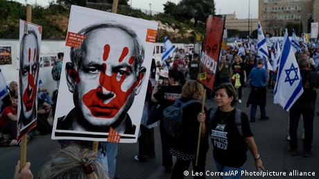 News kompakt: Zehntausende demonstrieren gegen Netanjahu