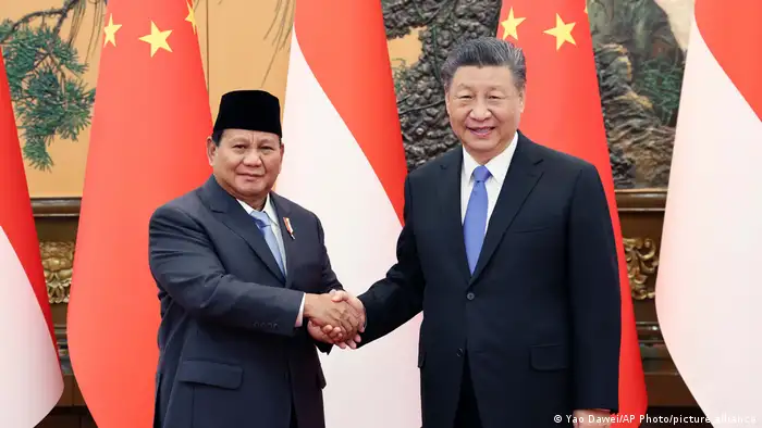 印尼总统当选人普拉博沃今年4月1日在北京人民大会堂会晤中国国家主席习近平。