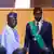 Bassirou Diomaye Faye saluant le président du Nigeria Bola Tinubu
