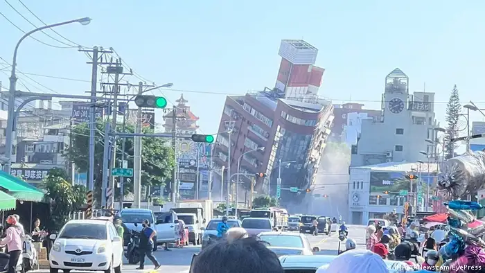台湾4月3日上午发生强震，花莲县有建筑倾斜