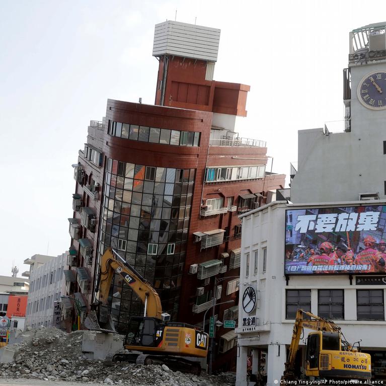 Ата-аналармен жыныстық қатынас туралы порно видеоларды қараңыз Жігіттерді белдікпен ұрып жатқан қыздардың орысша видеосы