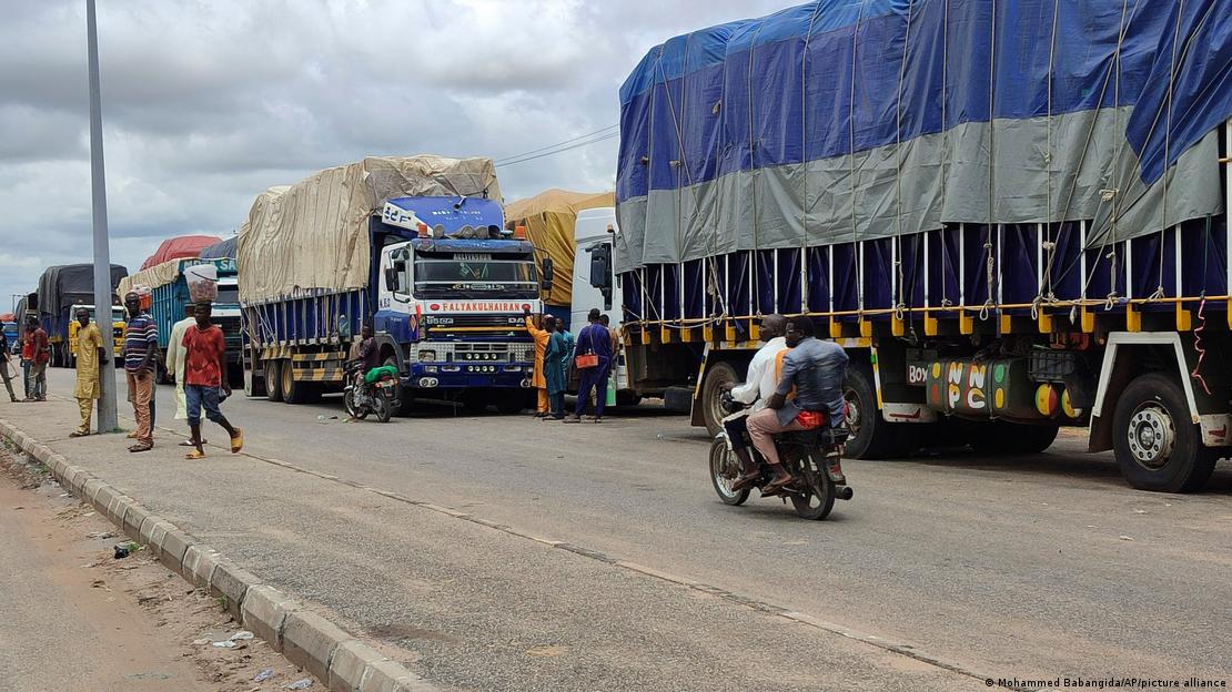 Lorries parked at the Jibiya-Maradi border crossing Lorries parked at the Jibiya-Maradi border crossing