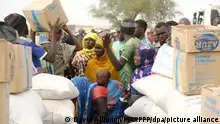 02/03/2024 Maxppp/David Allignon Dans la seule ville d'Ardamata, au Darfour-Ouest, plus de 1.000 personnes auraient été tuées début novembre par des groupes armés, selon l'Union européenne. Ces violences ont forcé plus de 8.000 personnes à fuir vers le Tchad voisin en une semaine, selon l'ONU. Adré centre de distribution du PAM 3 020324 In the town of Ardamata alone, in West Darfur, more than 1,000 people were killed in early November by armed groups, according to the European Union. This violence forced more than 8,000 people to flee to neighboring Chad in a week, according to the UN.