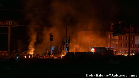 Feuer in der ukrainischen Stadt Charkiw nach einer russischen Drohnenattacke.