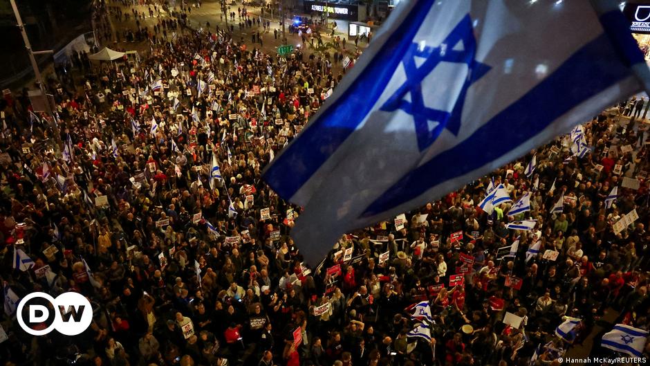 Marchas multitudinarias exigiendo la dimisión de Netanyahu – DW – 07/04/2024