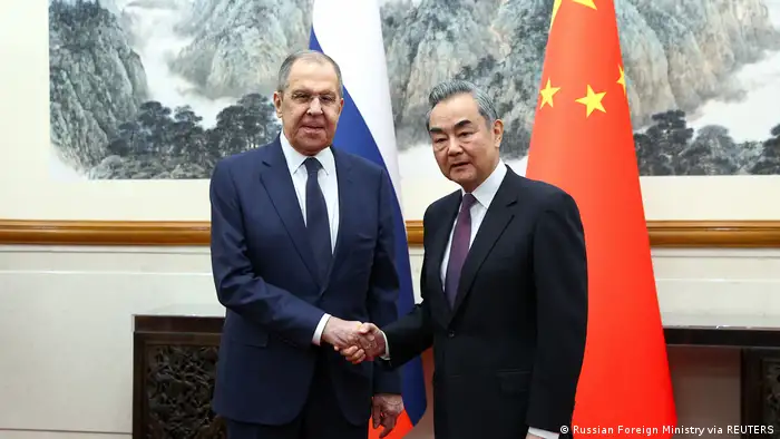 中国外长王毅9日在北京会晤俄国外长拉夫罗夫。