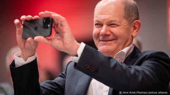 German Chancellor Olaf Scholz Joins TikTok – DW – 04/08/2024