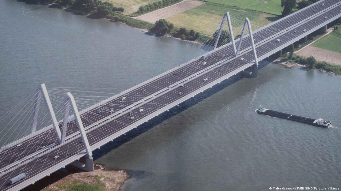 Modell der neuen Leverkusener Brücke auf einem Plakat Modell der neuen Leverkusener Brücke auf einem Plakat