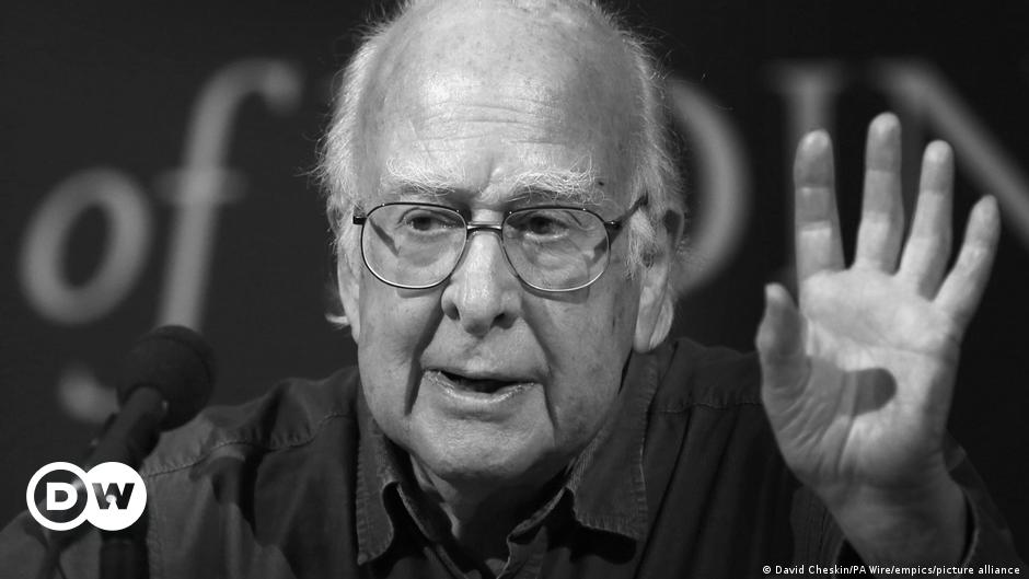 Nobel Prize-winning physicist Peter Higgs dies at the age of 94 – DW – 04/10/2024