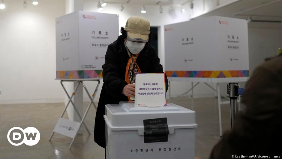 South Korea Opposition set to boost majority — exit polls DW 04/10