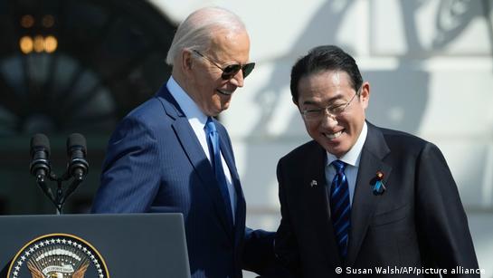 Japan, US to increase defense ties after leaders' summit – DW – 04