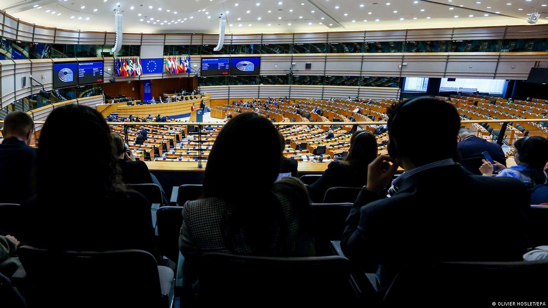 Glasanje u Evropskom parlamentu u Briselu: protesti publike protiv „lošeg dogovora“ izazvali su kratak prekid sjednice