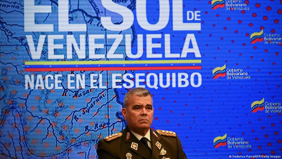 Presidenta de Venezuela destituye a Vladimir Padrino