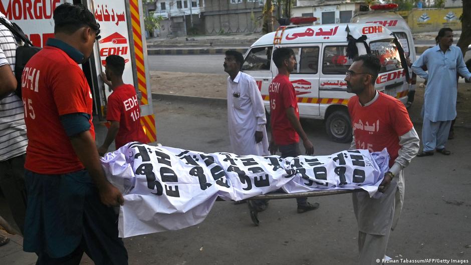 Pakistan: 17 pilgrims killed, dozens injured in bus crash – DW – 04/11/2024 - Vimarsana News