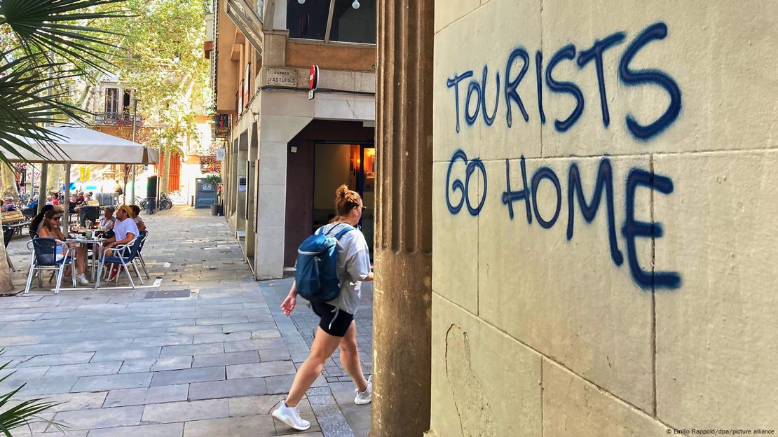Grafit - turisti idite kući