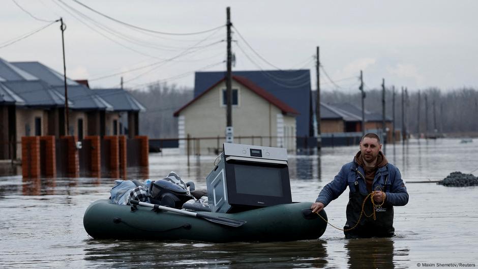 Floods Force Evacuations In Russia Kazakhstan Dw 04 12 2024