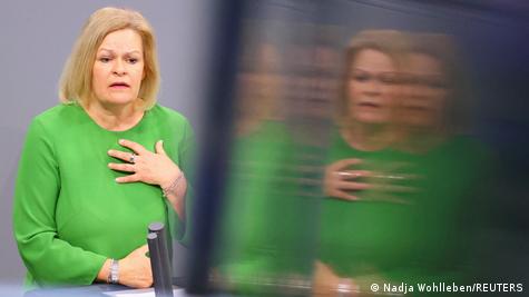 Ненси Фезер: Мораме да ја браниме демократијата секој ден