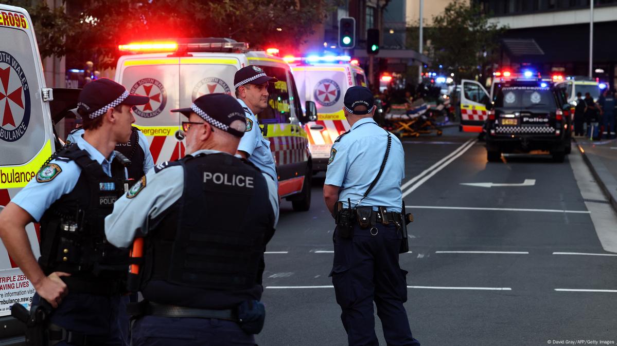 Sydney police say 7 dead after shopping mall stabbings – DW