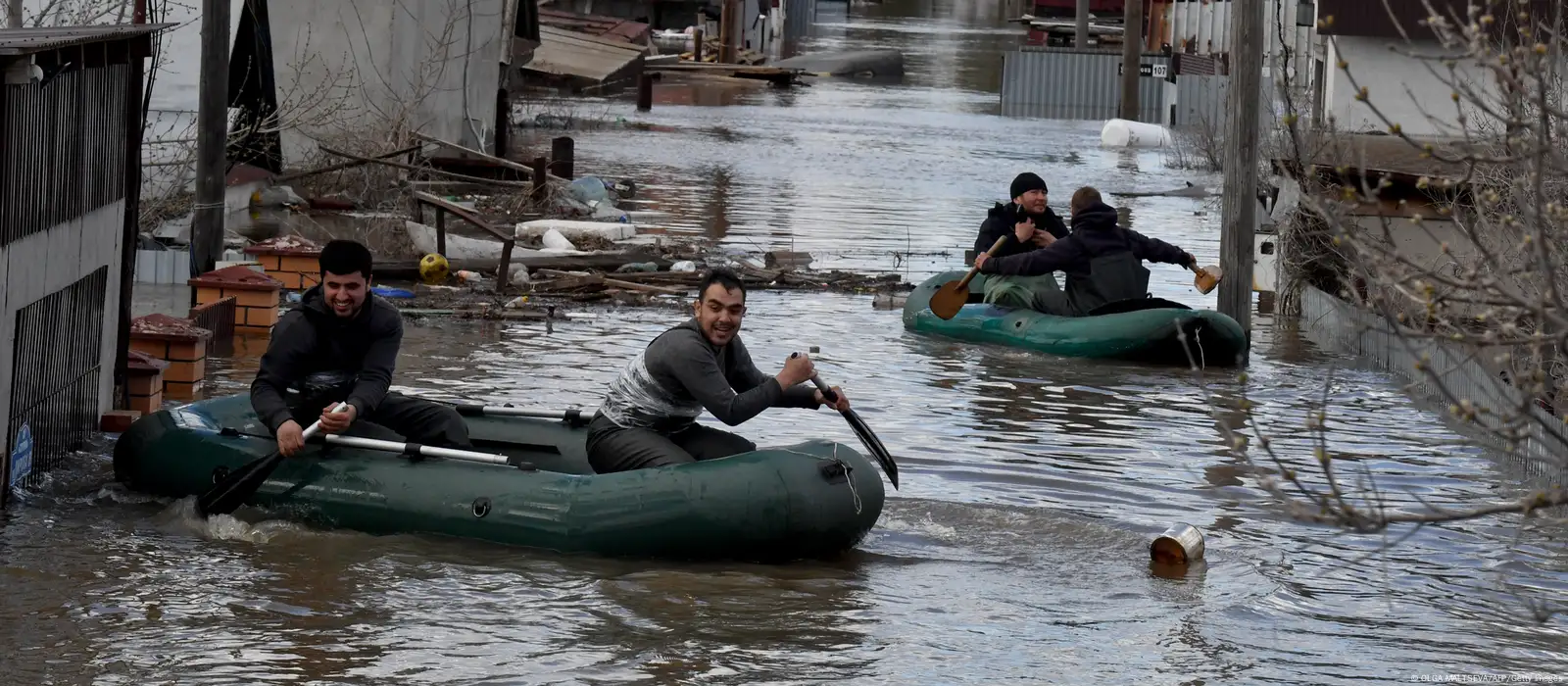 Наводнение в РФ: пик паводка в Оренбурге и уход воды в Орске – DW –  13.04.2024