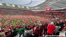 
Leverkusen's fans celebrating the championship of the Bundesliga.
Photos: Amós Fernando (DW)
