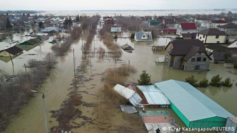 Poshnali rasmlarda porno ayollarni sikish Qizlar oz qinlarida sperma olishadi