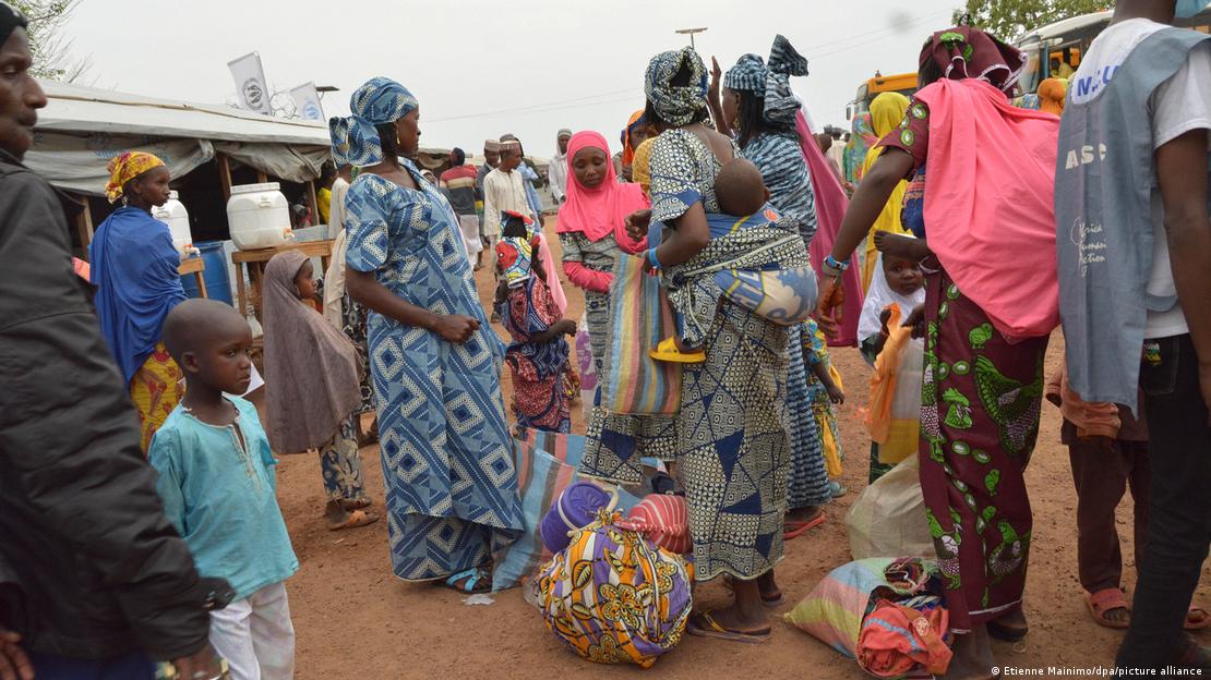 Des femmes et des enfants déplacés Des femmes et des enfants déplacés