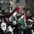 Aksi protes warga Yordania di luar kedutaan Israel di Amman