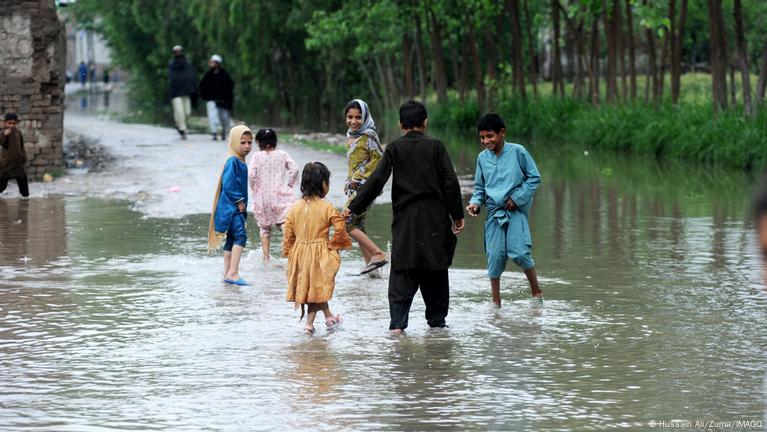 Extreme weather drives surge in Pakistan child marriages – DW – 09/03/2024