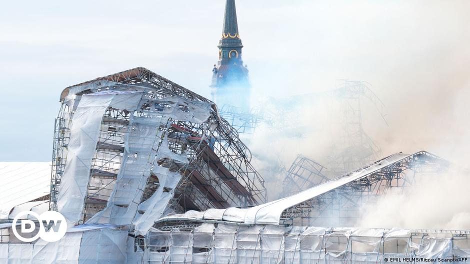Copenhagen Stock Exchange facade collapses after fire