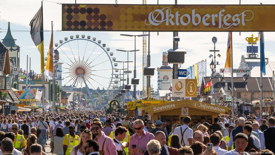 „O'zapft is” – rozpoczął się 190. Oktoberfest w Monachium