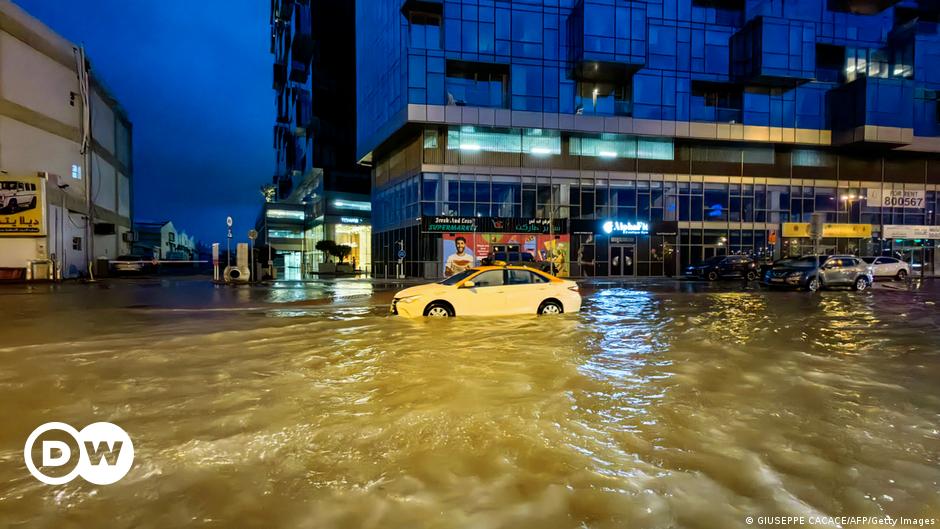 أمطار غزيرة وفيضانات – مشاهد غير مسبوقة في تاريخ الإمارات العربية