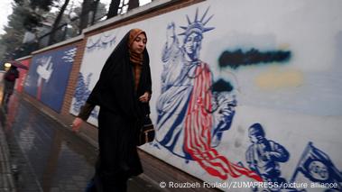 Femicide in Iran: Tradition and law enable killing of women – DW – 09