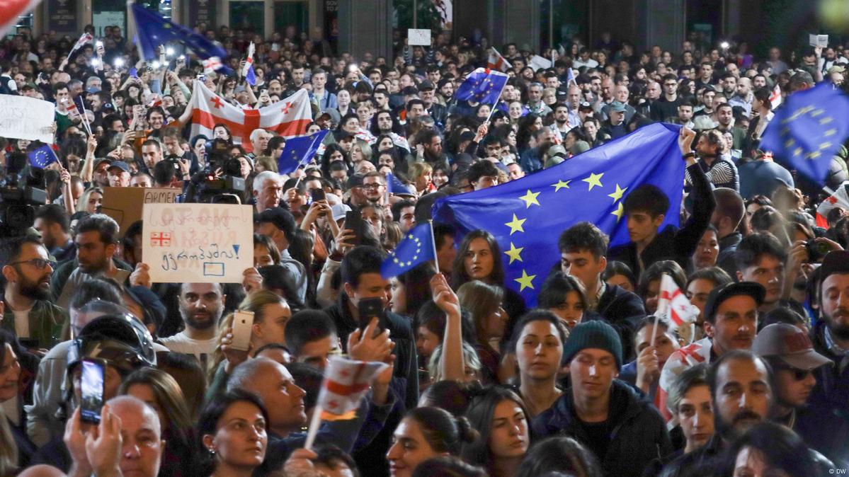 В Тбилиси - массовые протесты против закона об 