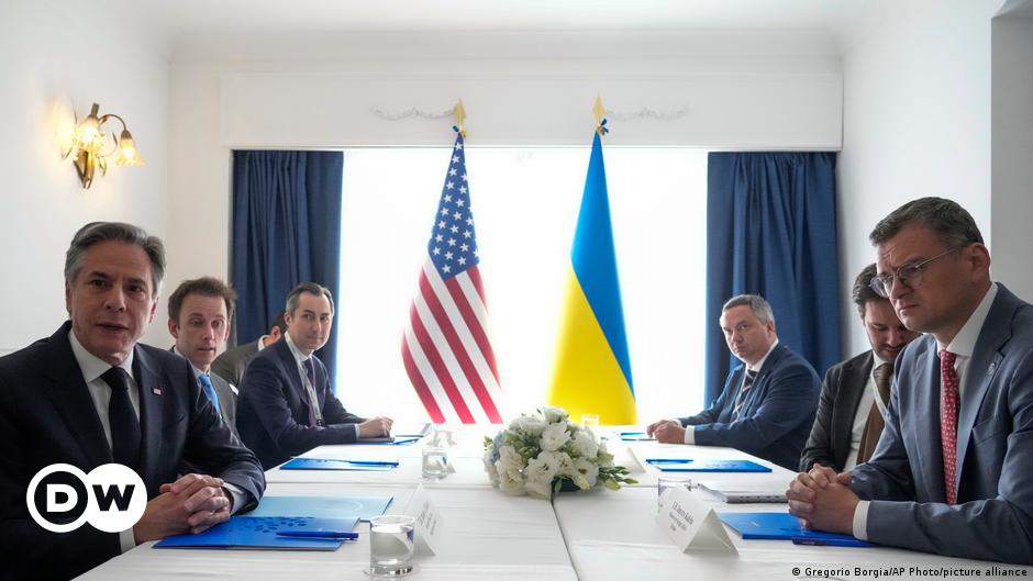 Ukraine updates: US and Ukraine FMs say aid package 'urgent'