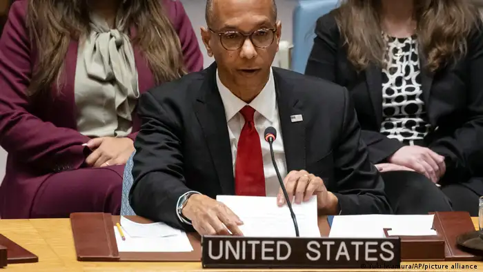 美国驻联合国特别政治事务代表伍德18日对巴勒斯坦入联的议题投下否决票。