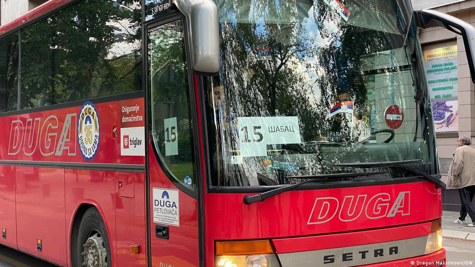 Autobus kojim su iz Šapca dovezene pristalice Milorada Dodika