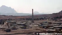 FILE - Picture dated 30 March 2005 shows the uranium enrichment complex in the Iranian town of Isfahan. EPA/- (zu dpa «Iran hofft auf «neue, bessere Ära» nach Ende der Atom-Sanktionen» vom 16.01.2016) ++ +++ dpa-Bildfunk +++