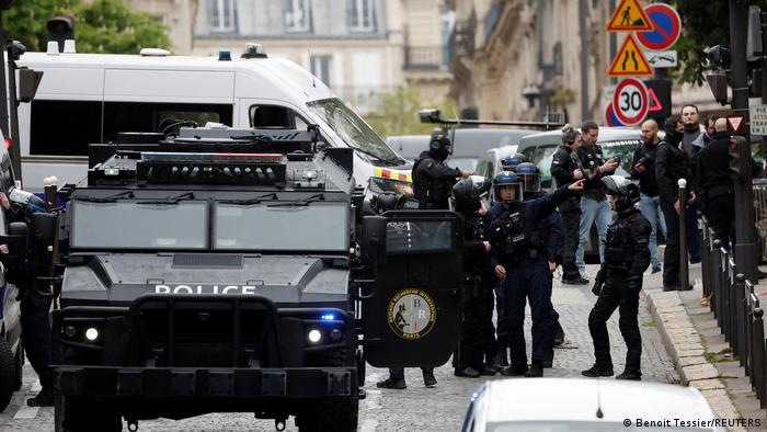 Homem é preso em Paris após ameaça de bomba em embaixada do Irã