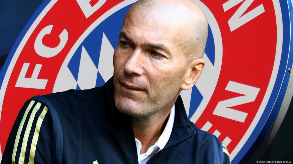 Zinedine Zidane con el logo del Bayern de fondo. Zinedine Zidane con el logo del Bayern de fondo.